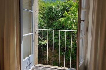 تختخواب و صبحانه Le Jardin Secret