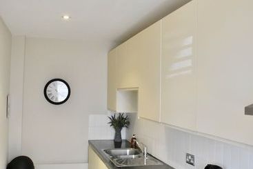 Spacious And Modern Townhouse In Central Brighton