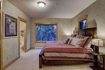 Pine Forest Lodge
