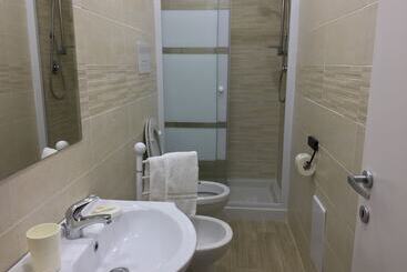 هتل B&b Blue Crystal