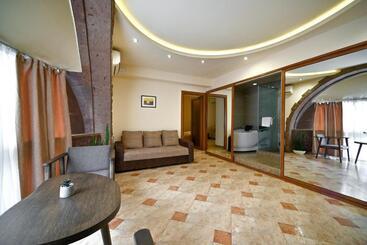 Skyline Hotel Yerevan