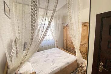 تختخواب و صبحانه Mironshox Guest House