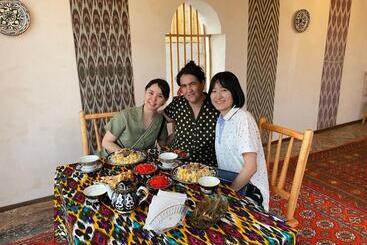 تختخواب و صبحانه Mironshox Guest House