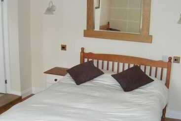 تختخواب و صبحانه Parkside Guest House