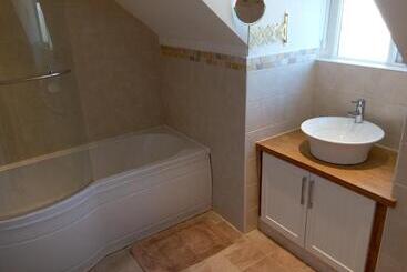 تختخواب و صبحانه Parkside Guest House