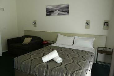 Coachman Motel