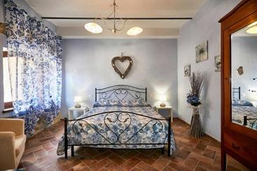 هتل Agriturismo Montecrespini