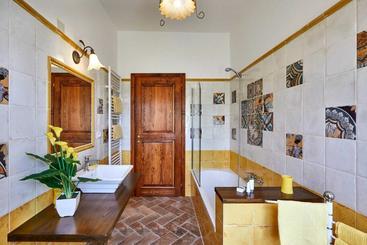 هتل Agriturismo Montecrespini