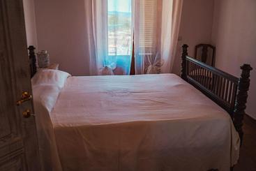 هتل Agriturismo Montecrespini