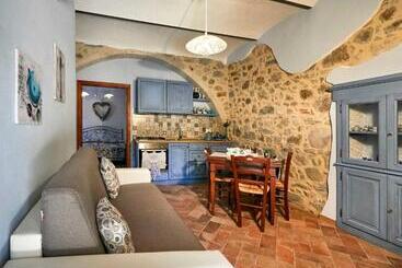 هتل Agriturismo Montecrespini