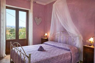 هتل Agriturismo Montecrespini