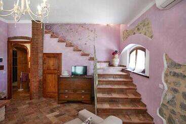 هتل Agriturismo Montecrespini