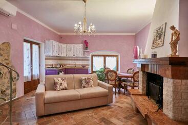 هتل Agriturismo Montecrespini
