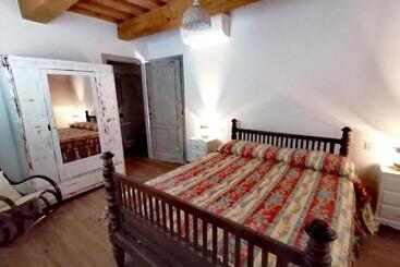هتل Agriturismo Montecrespini