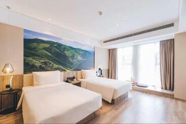 Atour Hotel Xi An Administrative Center High Speed Railway Station