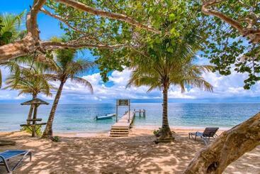 هتل Camp Bay Lodge