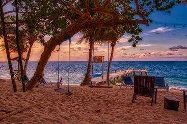 هتل Camp Bay Lodge