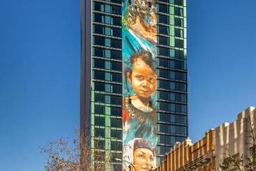 هتل The Adnate Perth   Art Series