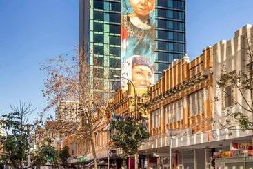 هتل The Adnate Perth   Art Series