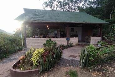 Kombi Hostel Camping