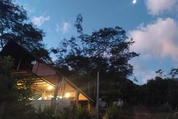 Kombi Hostel Camping