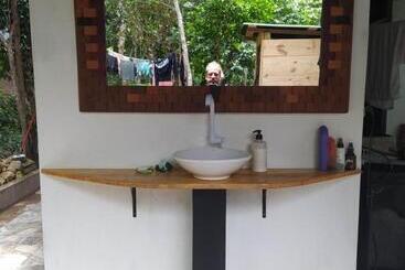 Kombi Hostel Camping