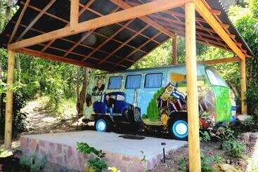Kombi Hostel Camping