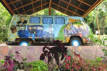 Kombi Hostel Camping