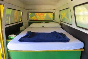 Kombi Hostel Camping