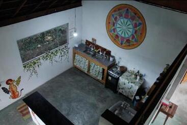 Kombi Hostel Camping