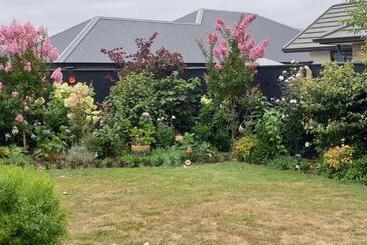 تختخواب و صبحانه Cambridge Retreat