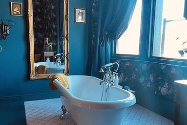 پانسیون The Tgl Suites
