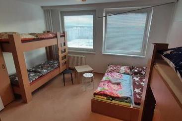 هاستل Km House černý Most