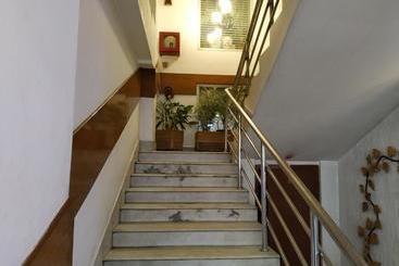 هتل Centre Point
