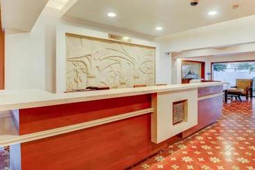 هتل Treebo Trend Palmyra Grand Suites