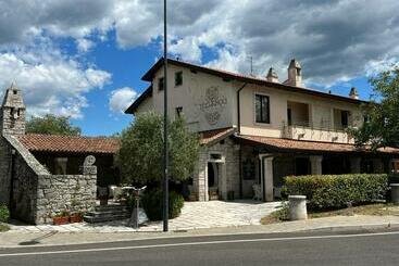 הוסטל Gran Osteria Tre Noci