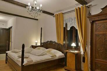 Casa Poveste Pensiunea Muzeu
