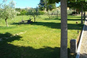 هتل Agriturismo Il Falco