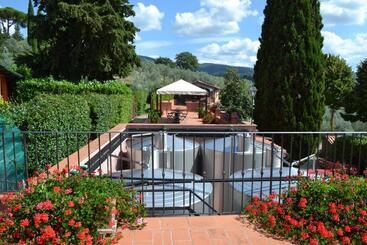 هتل Terre Di Melazzano   Le Case Di Chiara