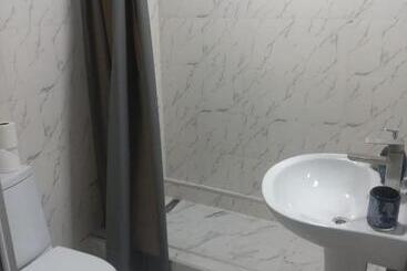 پانسیون Ira & Vaso S Guest House Borjomipark