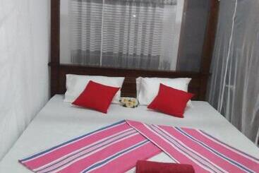 پانسیون Midigama Villa Resort
