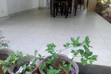 پانسیون Osheen Family Guest House