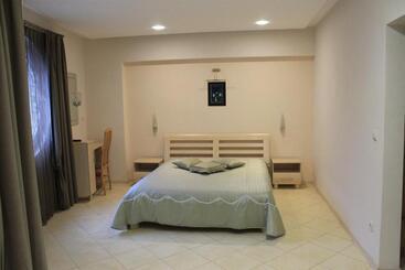 پانسیون Stela Guest House