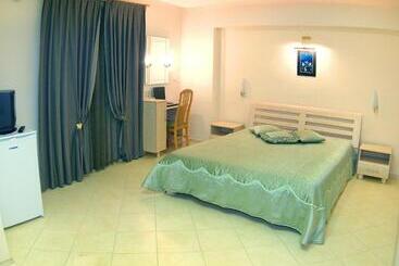 پانسیون Stela Guest House