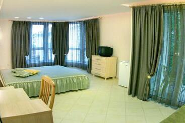 پانسیون Stela Guest House