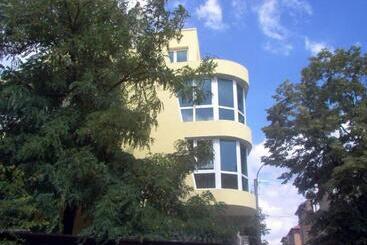 پانسیون Stela Guest House