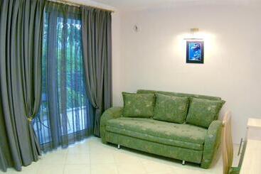 پانسیون Stela Guest House