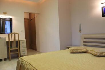 پانسیون Stela Guest House