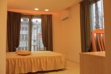 پانسیون Stela Guest House