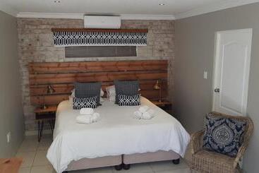 Пансион Touching Senses Garden Cottages